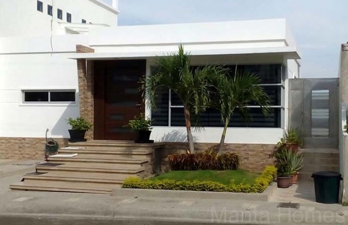 For rent house in Urbanization Manta Beach