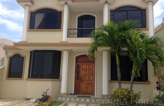 For sale house in Urbanization Manta Beach
