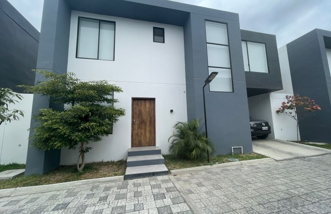 New house for rent or for sale in Piamonte complex in Los Gavilanes 