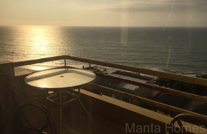 An apartment with two bedrooms with ocean view