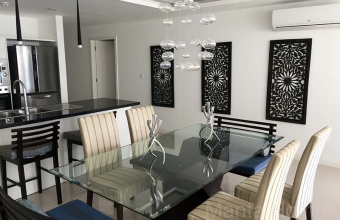 For rent a luxury apartment with breathtaking ocean views in Portomare